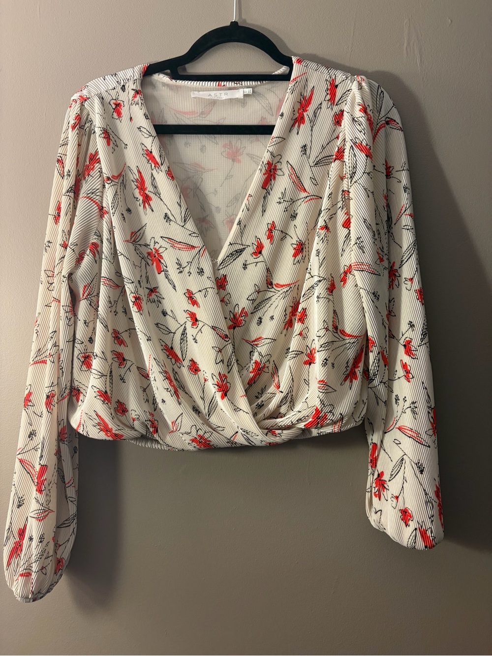 ASTR Cream Floral Surplice Long Sleeve Blouse